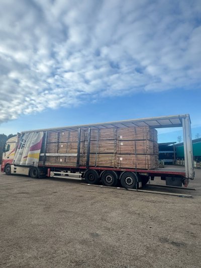 Expédition de volige et bois de coffrage vers le nord de la région Nouvelle-Aquitaine