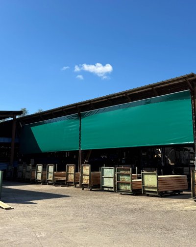 Aménagement des postes de tri de nos produits sciés avec ombrière industrielle