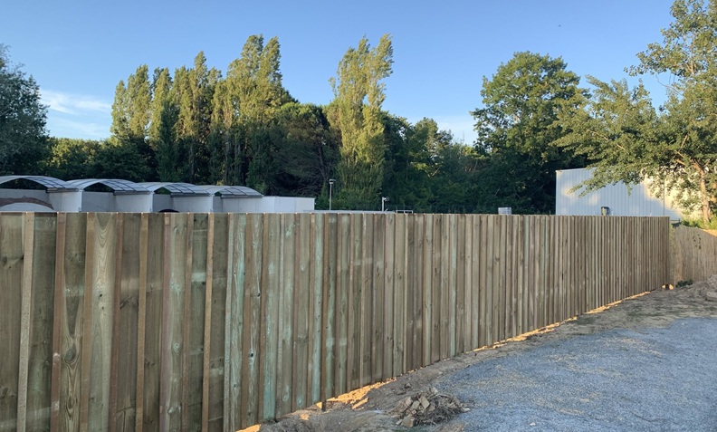 Clôture bardage bois volige et couvre joint à Loupes 33370